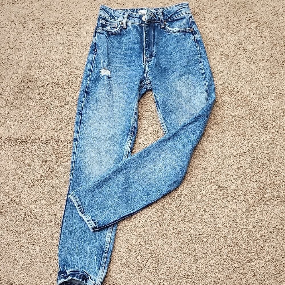 Distressed Blue Boyfriend Jeans with Vintage Wash